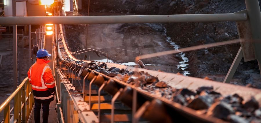 You are currently viewing Saudi Arabia Issues 138 New Mining Licenses to Boost Jobs and Industry Growth